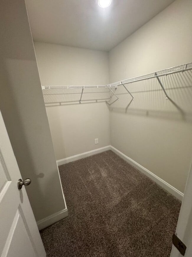 Building Photo - Beautiful newer home with 3 bedrooms, 2.5 ...