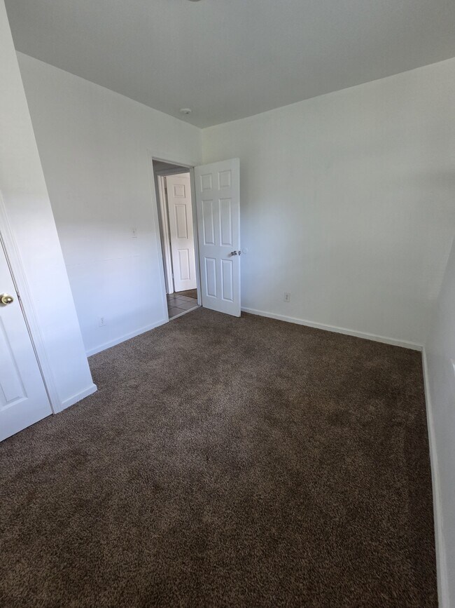 Building Photo - 410 S College Dr