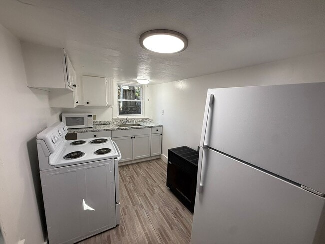 Primary Photo - 165 Pleasant St