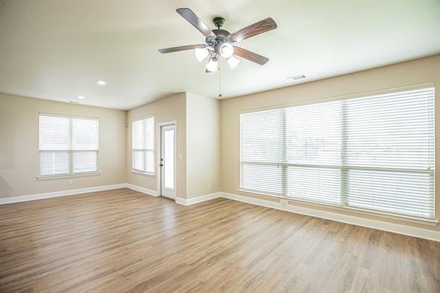 Building Photo - 728 Chatsworth Dr