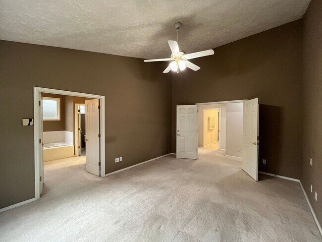 Building Photo - Clackamas Ranch 3 bedroom 2 bathroom - W/D...