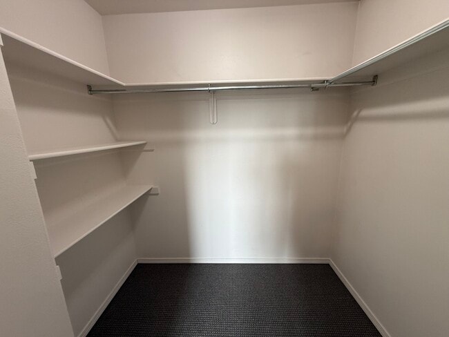 Building Photo - 913 Cardinal Dr