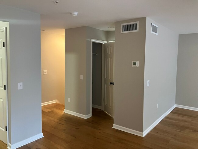 Building Photo - 2 Bedroom / 2.5 Bathroom @ Brighton Bay