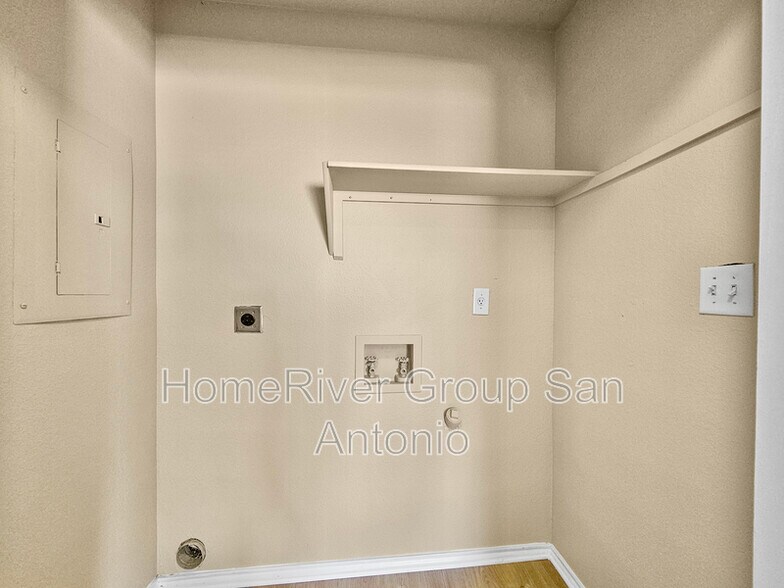 Building Photo - 529 Dukeway