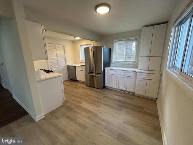 Building Photo - 10725 Maple St