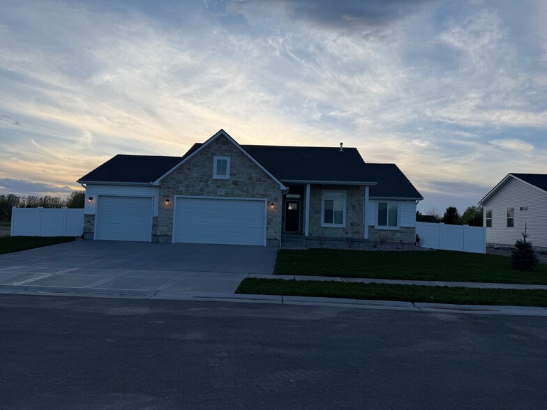 Building Photo - 6274 Hugo Dr
