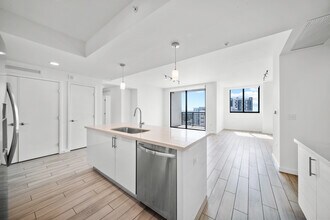 Building Photo - 999 SW 1st Ave