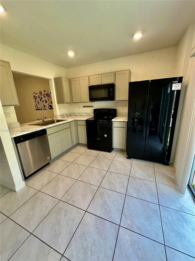 Building Photo - 540 NE 5th Ln