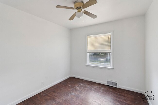 Building Photo - 3 bedroom ranch $1100