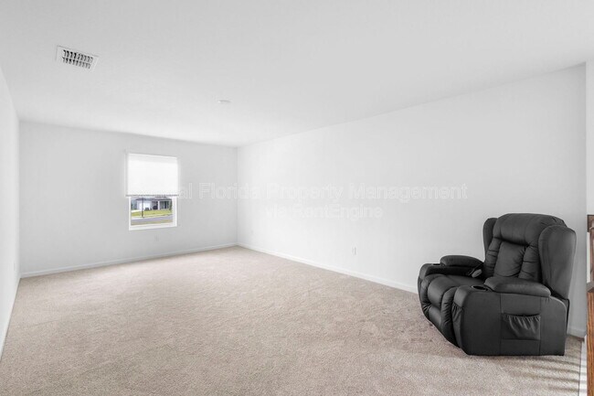 Building Photo - 13053 Pergola Ave