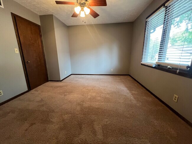 Building Photo - 5034 Meredeth St