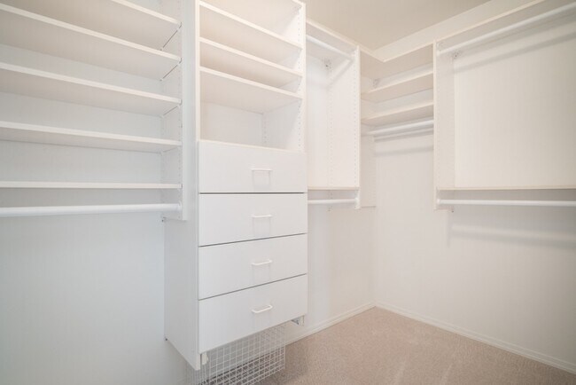 Building Photo - Quaint Carman Ridge Home in Lake Oswego