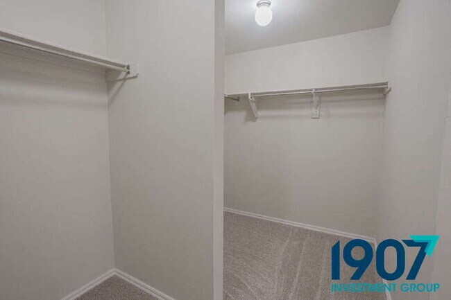 Building Photo - Modern & Spacious 3-Bedroom Home in Newcas...