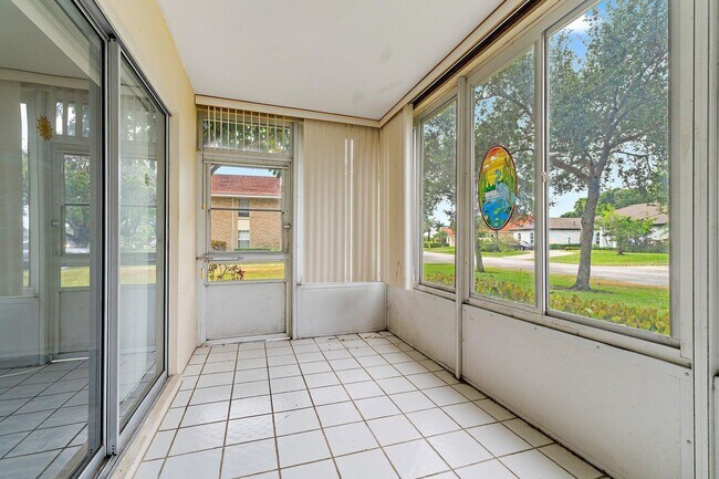 Building Photo - 5570 Tamberlane Cir