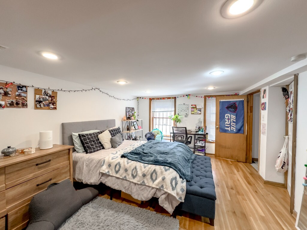 Building Photo - 1422 W Henderson St