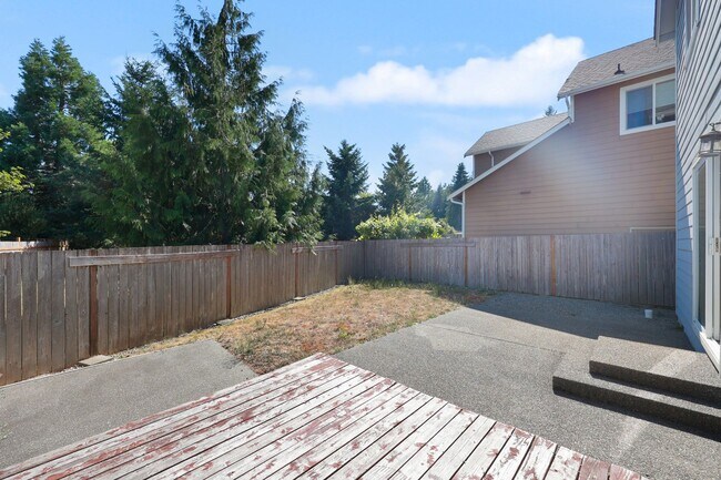 Building Photo - 4335 17th Way NE