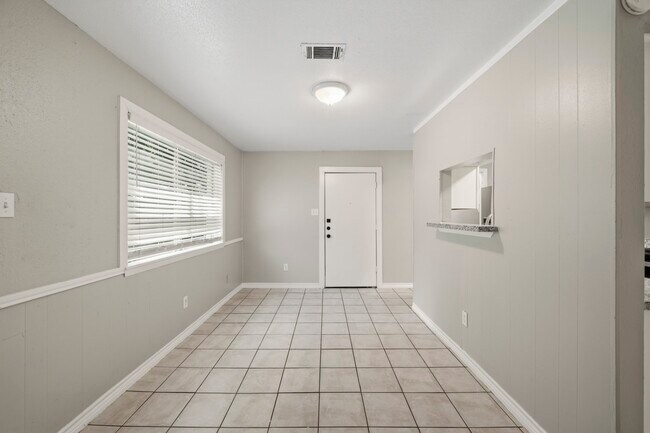 Building Photo - 4605 Orange Cir N