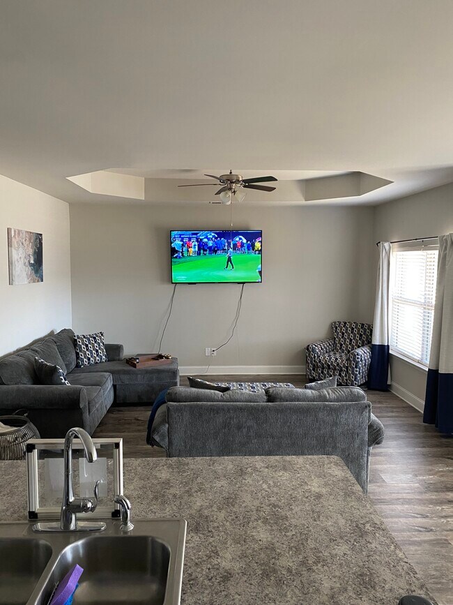 Building Photo - 6501 Jacaranda Dr NW