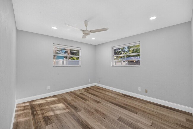 Building Photo - 791 Lindenwood Cir E