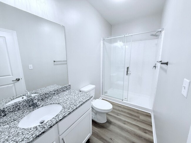 Building Photo - 4BD/4BA FURNISHED ROWANDALE UNIT