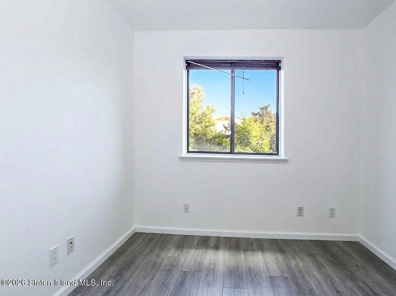 Building Photo - 64 Claradon Ln