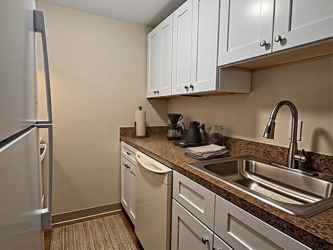 Building Photo - 303 Lowell St