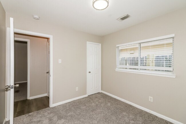 Building Photo - 21807 Cascade Hollow Ln