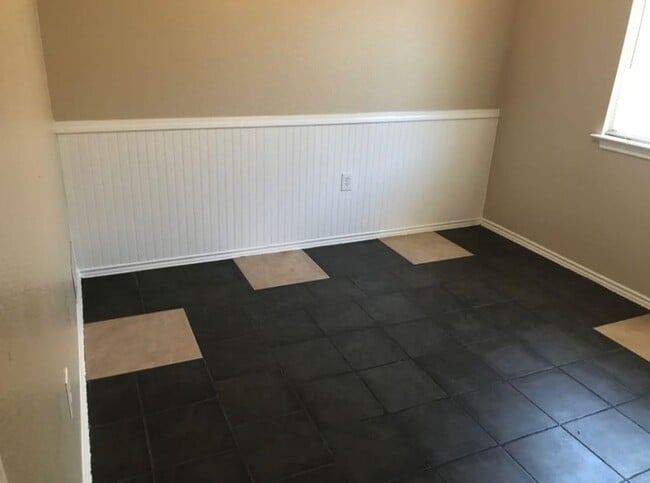 Building Photo - 6507 Cougar Village