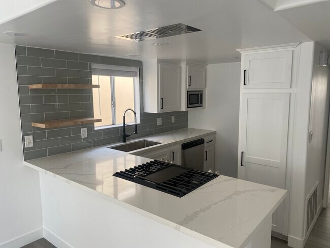 Building Photo - 213 Moonstone St