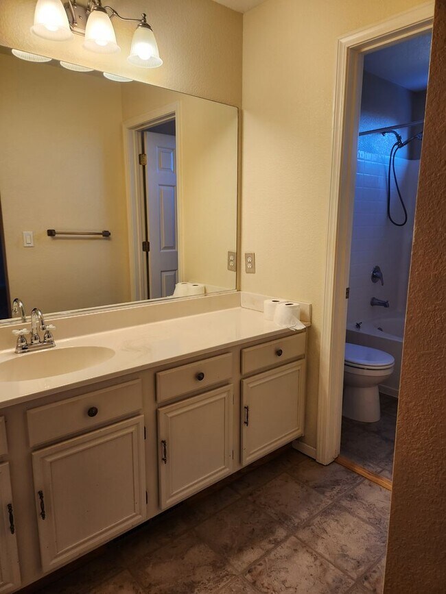 Building Photo - Charming Highland Ranch home 3bed/2ba/2 ca...