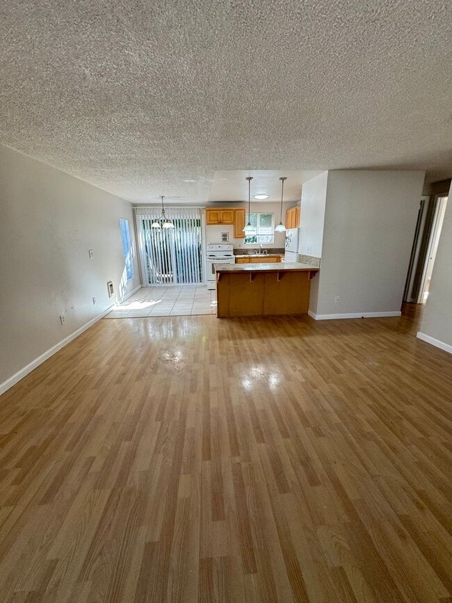 Primary Photo - 4009-4009 SE 33rd Pl