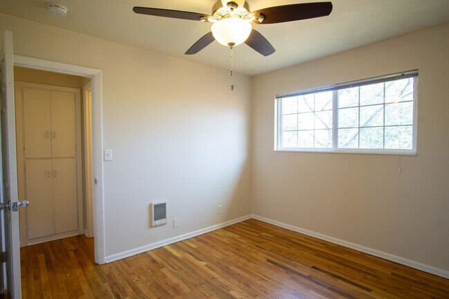 Building Photo - John's Landing 2Bdr in Garden Setting W Garage Ready Early September!