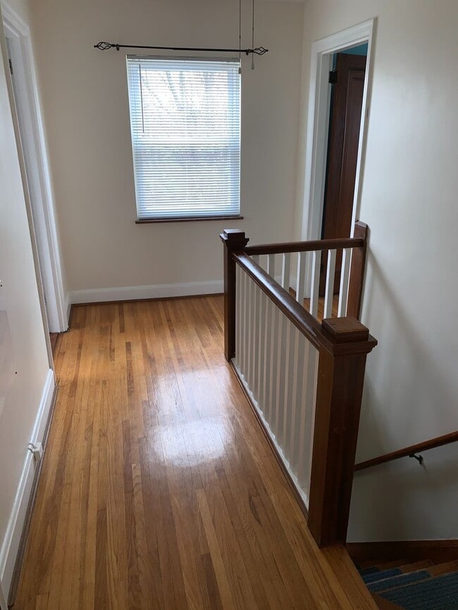 Building Photo - Lovely Two Bedroom Home on a Quiet Street