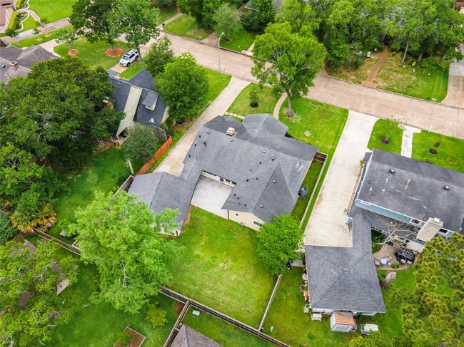 Building Photo - 4034 Shady Springs Dr