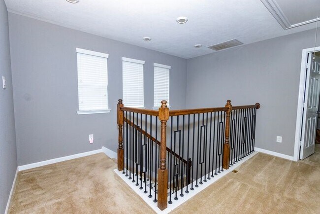 Building Photo - 8932 Hollister Commons Ln