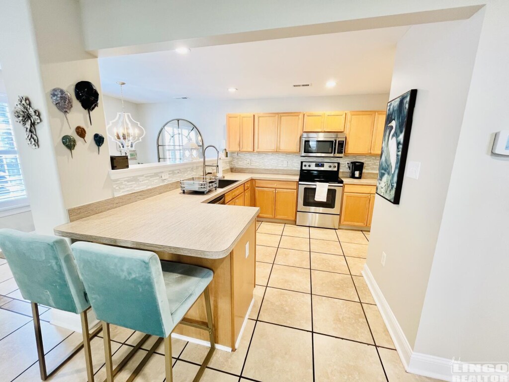 Kitchen - 20256 Simonton Ct