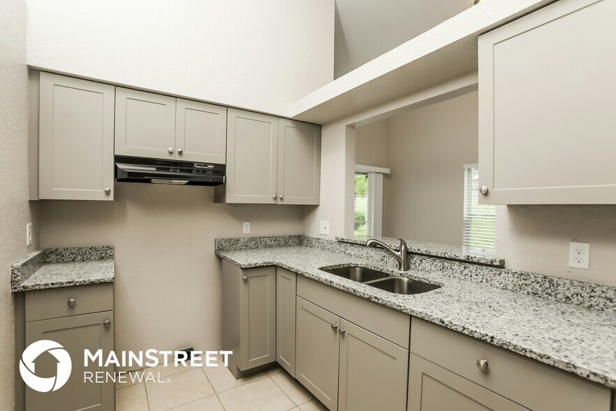 Building Photo - 137 W 20th St