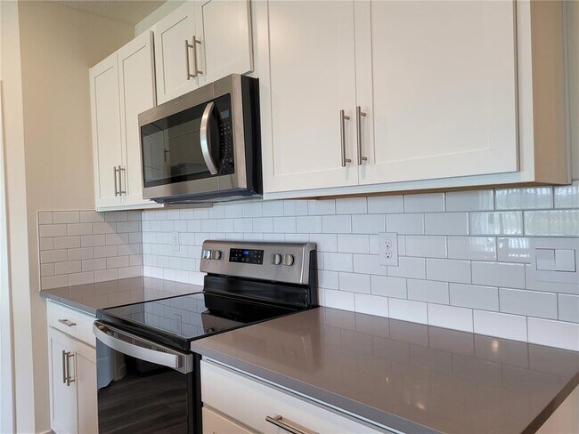 Building Photo - 399 Tanis Ave