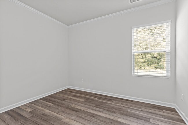 Building Photo - 1105 Red Wing Dr