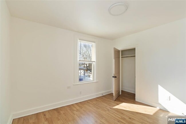 Building Photo - 87 James St