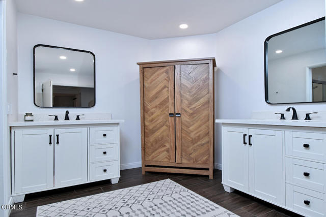 Building Photo - 5534 Encino Ave