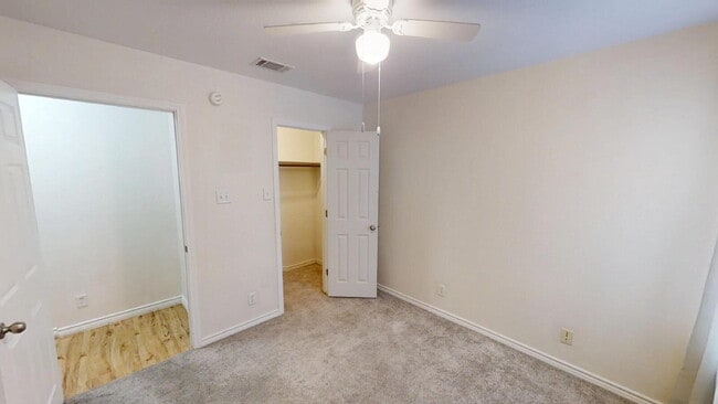 Building Photo - "Spacious Comfort Awaits: 3-Bedroom, 2-Bathroom Duplex Gem in Gatesville, TX!"