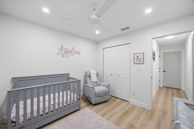 Building Photo - Pool Home