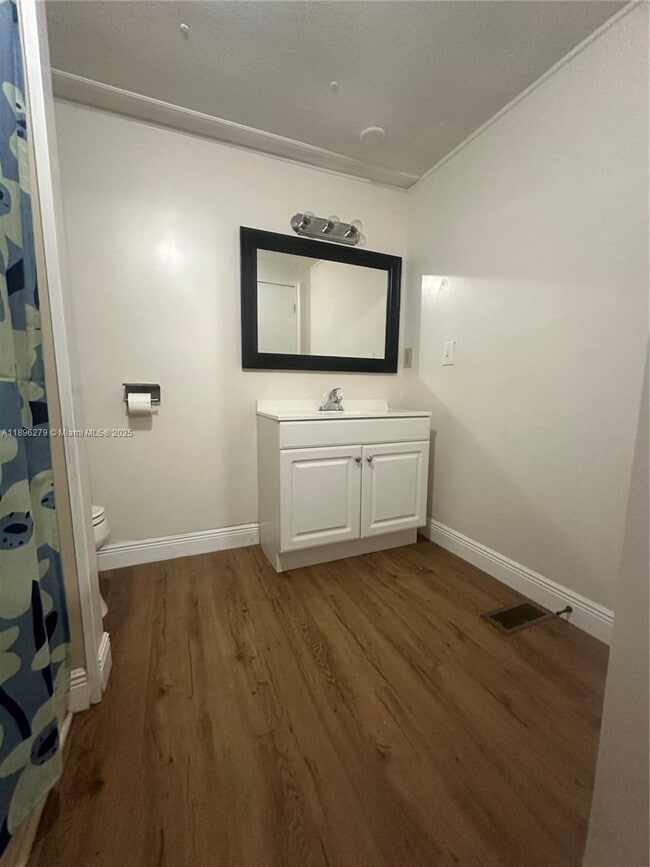 Building Photo - 3082 Hibiscus Cir