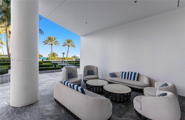 Building Photo - 2711 S Ocean Dr