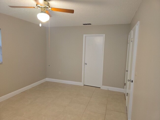 Building Photo - Remodeled 2 bedroom, 2 bath, 2 car garage ...