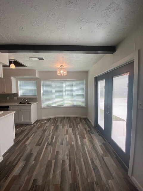 Building Photo - 3803 Regency Dr