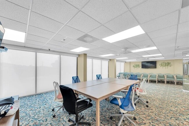 Building Photo - 7050 Sunset Dr S
