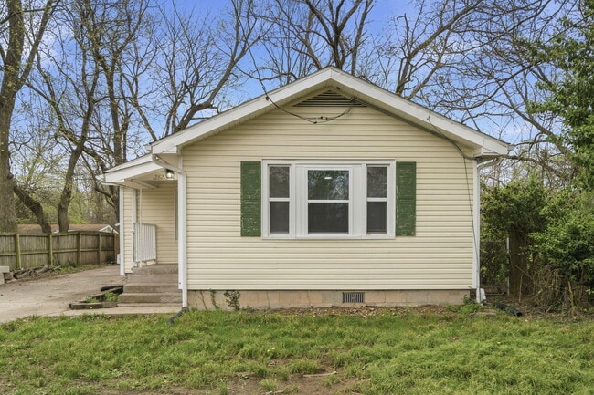 Building Photo - 2822 E Cherry St