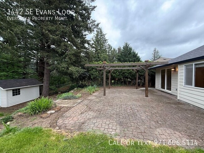 Building Photo - 1442 SE Evans Loop